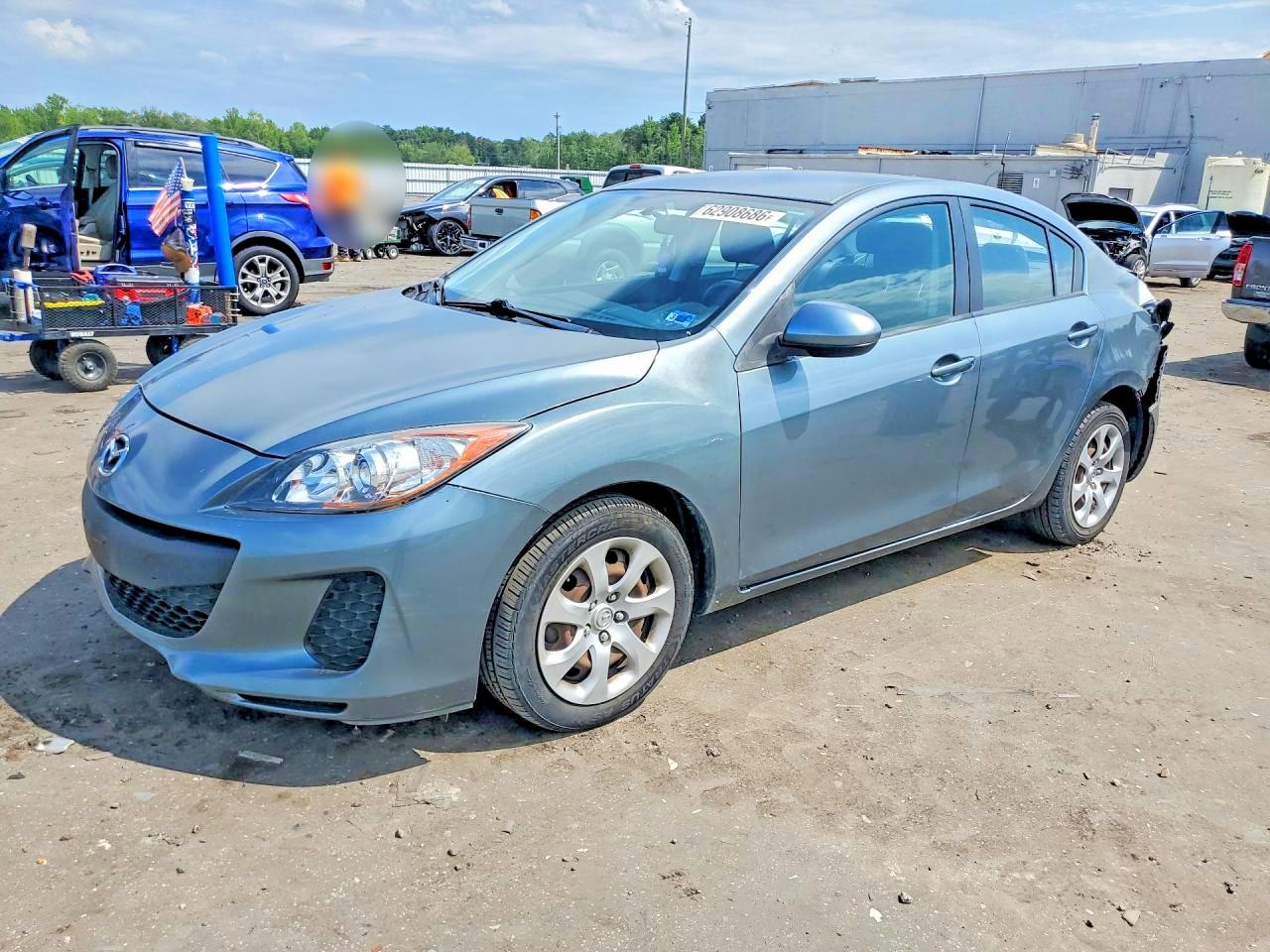 2013 MAZDA 3 SV/Base