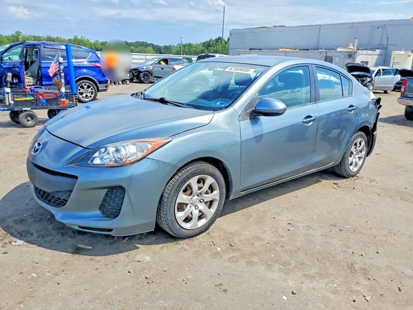 2013 MAZDA 3 SV/Base
