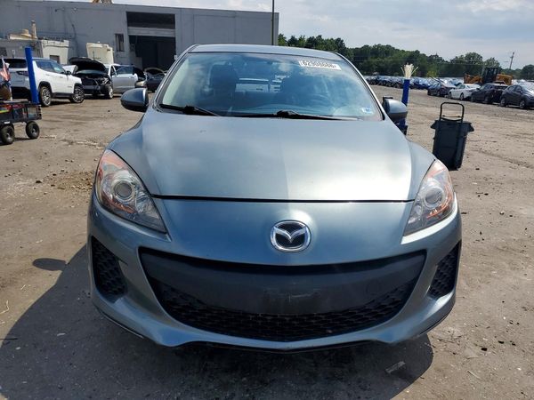 2013 MAZDA 3 SV/Base