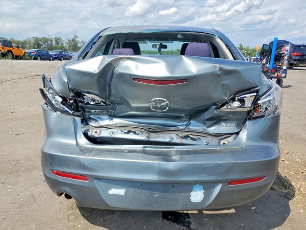 2013 MAZDA 3 SV/Base