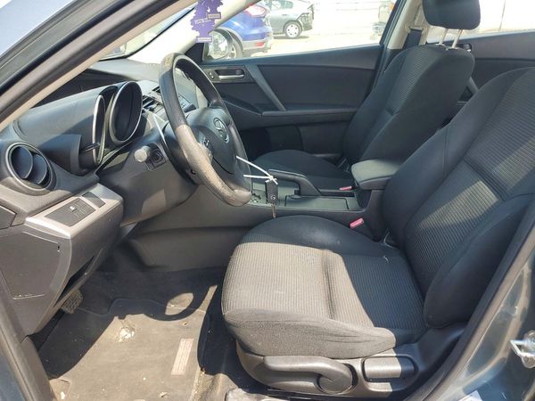 2013 MAZDA 3 SV/Base