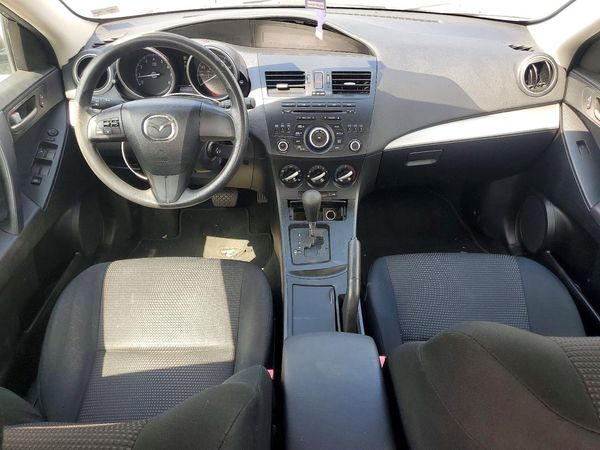 2013 MAZDA 3 SV/Base