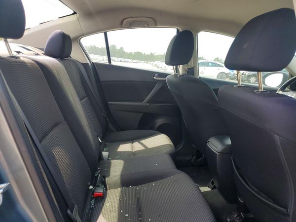 2013 MAZDA 3 SV/Base