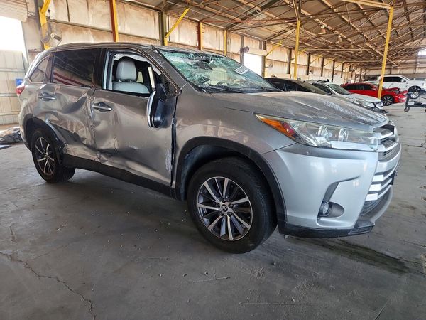 2019 TOYOTA HIGHLANDER SE/XLE — Passenger 3/4