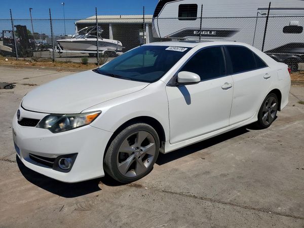 2014 TOYOTA CAMRY