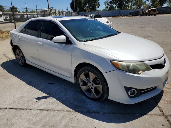 2014 TOYOTA CAMRY
