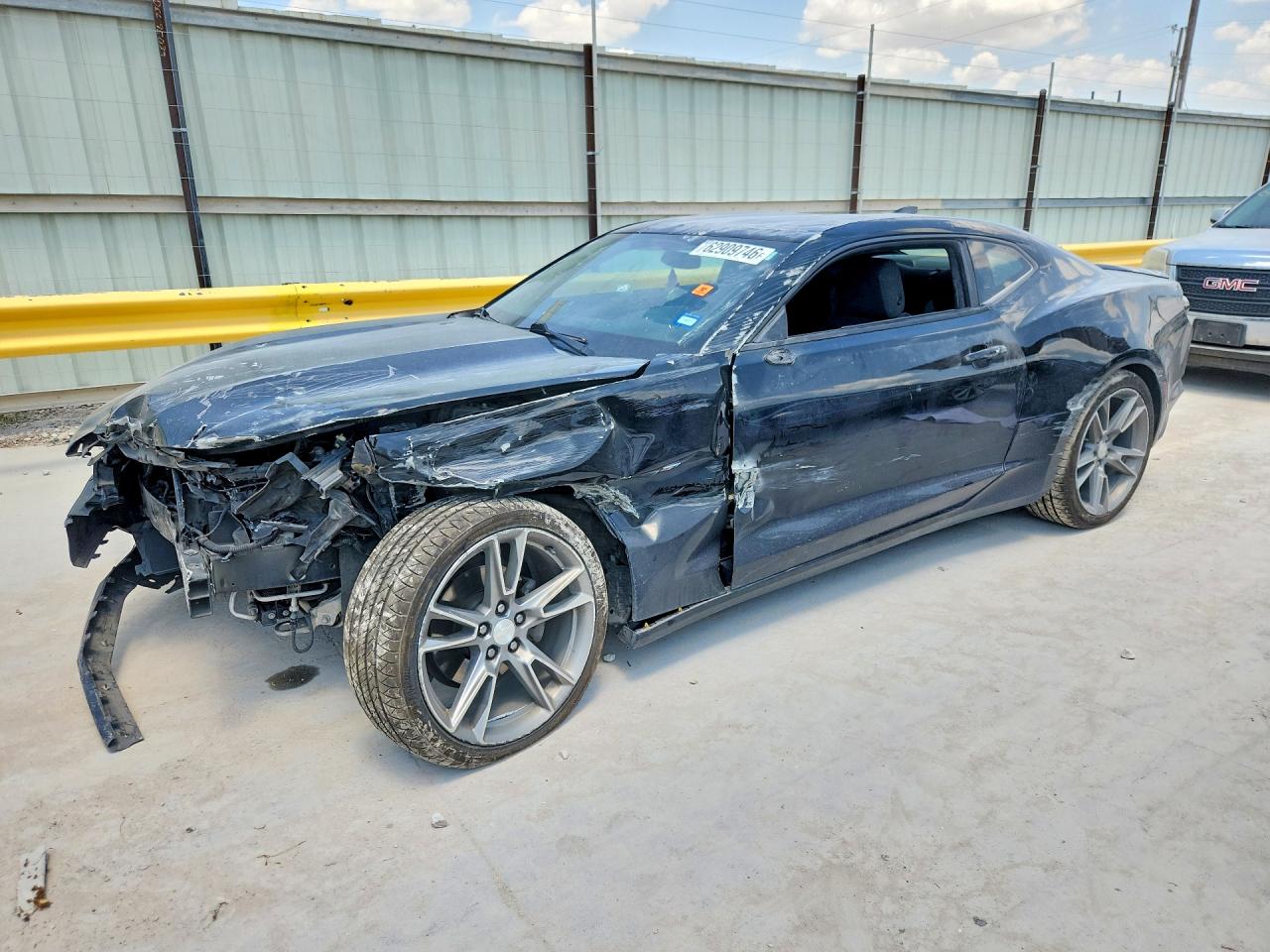 2019 CHEVROLET CAMARO 1LS/1LT — Front 3/4