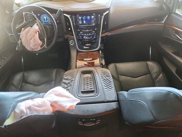 2017 CADILLAC ESCALADE Luxury — CKPT