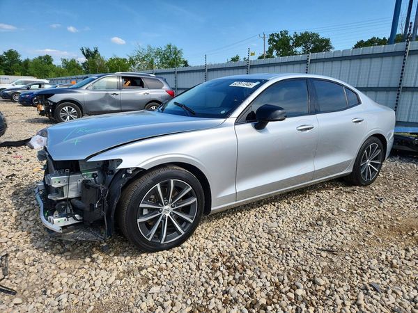 2022 VOLVO S60