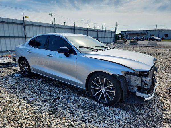 2022 VOLVO S60
