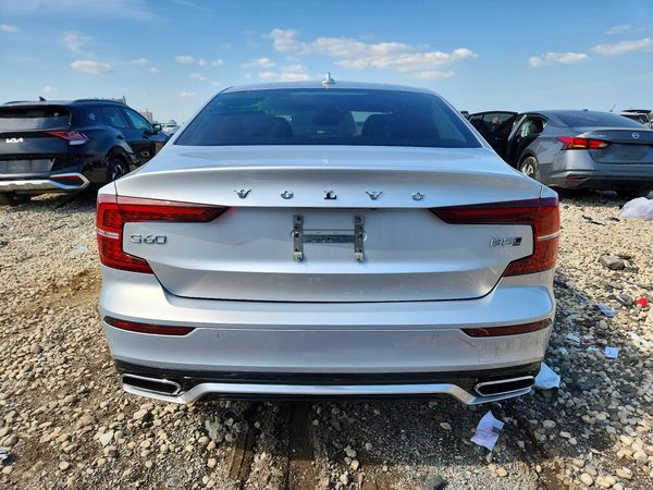2022 VOLVO S60