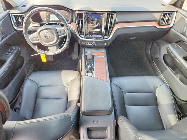2022 VOLVO S60