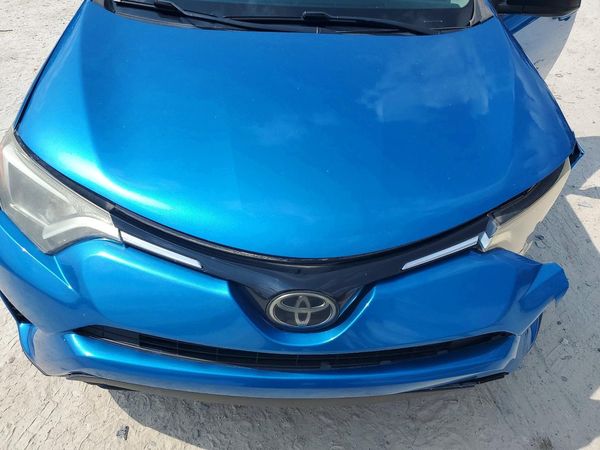 2018 TOYOTA RAV4 LE
