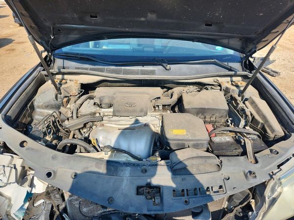 2013 TOYOTA CAMRY — Engine bay