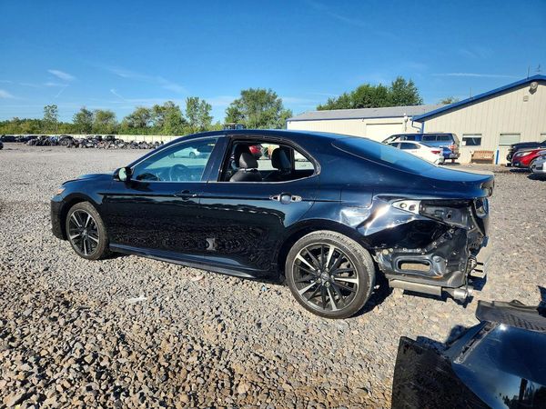 2018 TOYOTA CAMRY