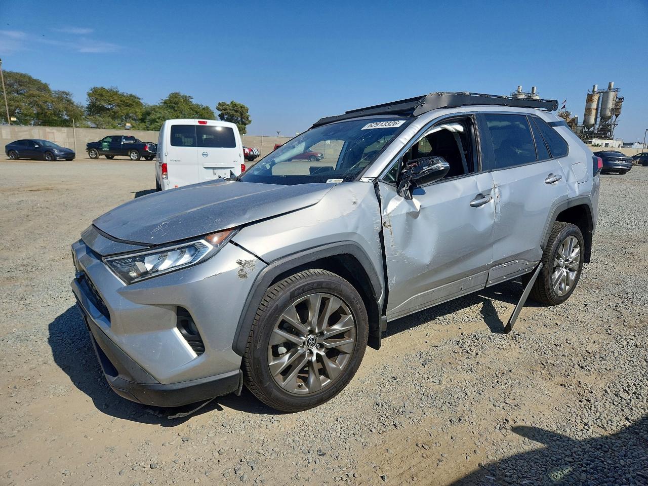 2021 TOYOTA RAV4 XLE Premium — Front 3/4