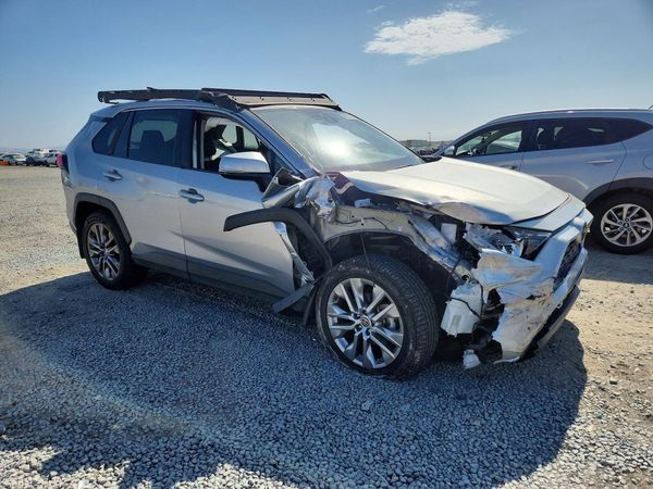 2021 TOYOTA RAV4 XLE Premium — Passenger 3/4