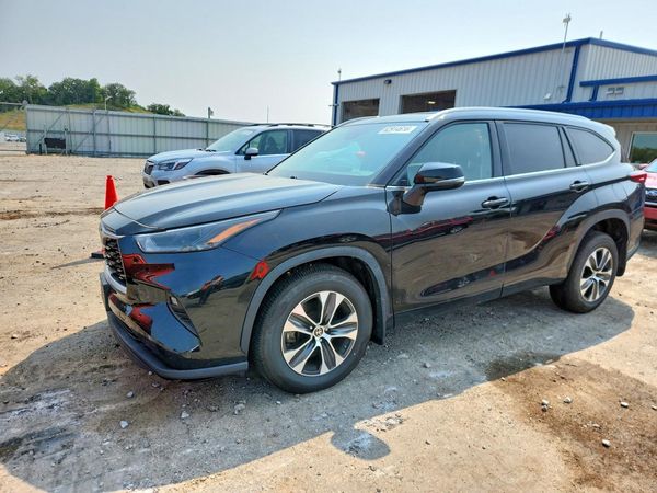 2022 TOYOTA HIGHLANDER XLE