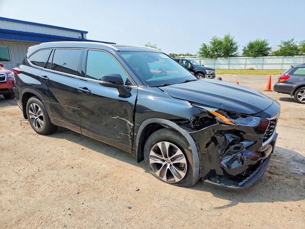 2022 TOYOTA HIGHLANDER XLE