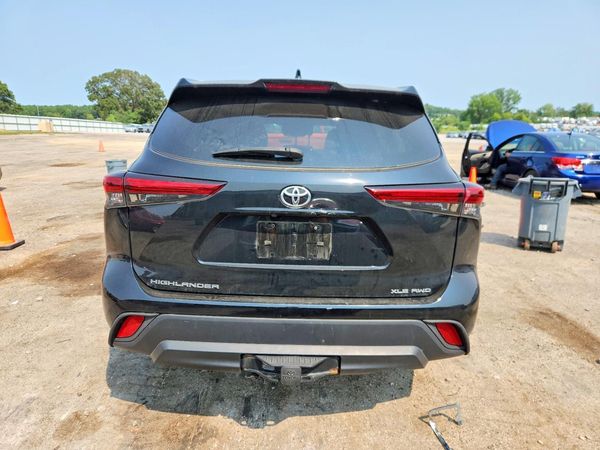 2022 TOYOTA HIGHLANDER XLE