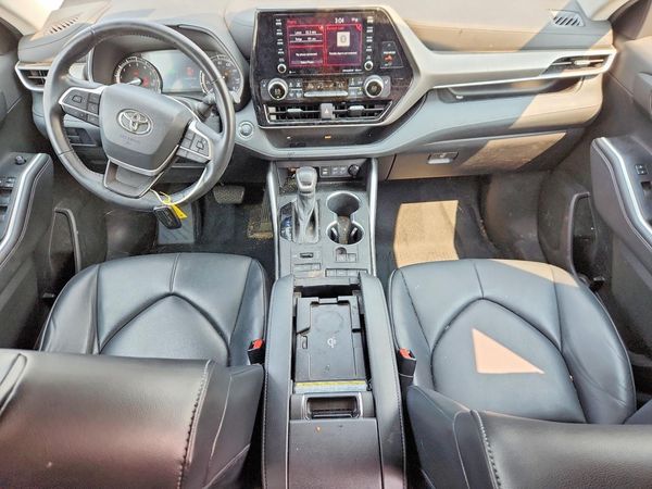 2022 TOYOTA HIGHLANDER XLE
