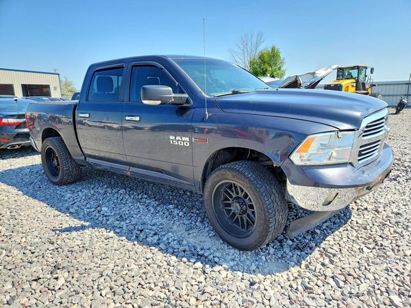 2016 RAM 1500 SLT