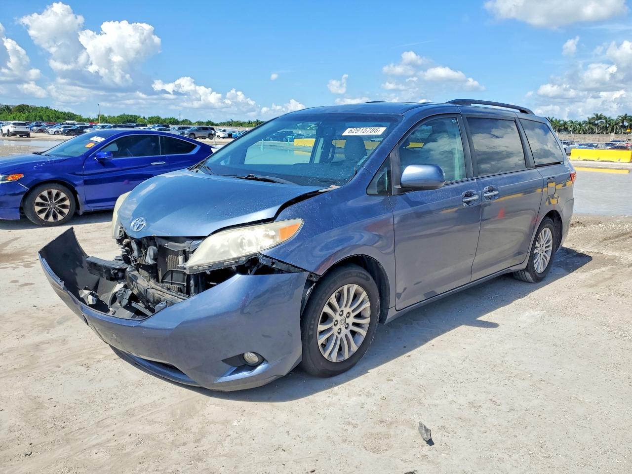 2015 TOYOTA SIENNA