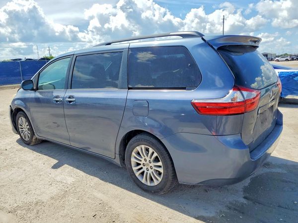 2015 TOYOTA SIENNA