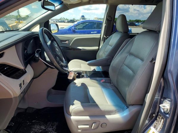 2015 TOYOTA SIENNA