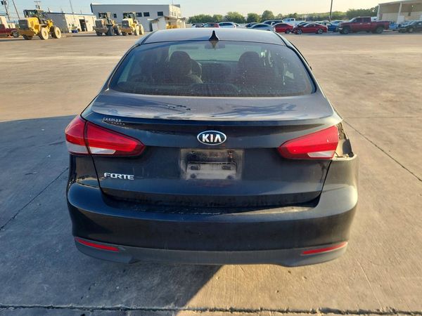 2017 KIA FORTE LX Base
