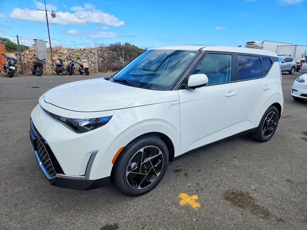 2025 KIA SOUL EX — Front 3/4
