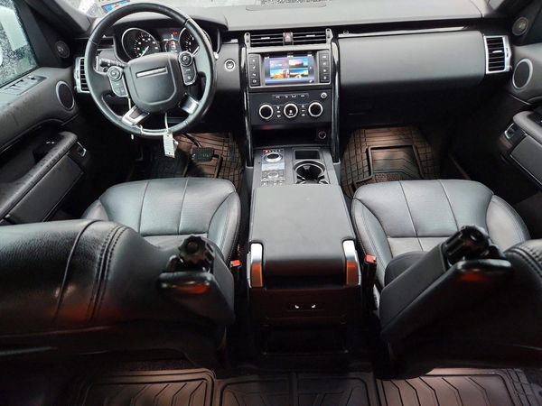 2017 LAND ROVER DISCOVERY SE