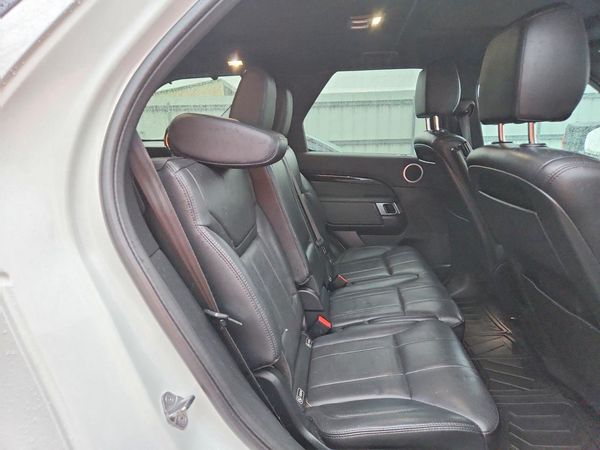 2017 LAND ROVER DISCOVERY SE