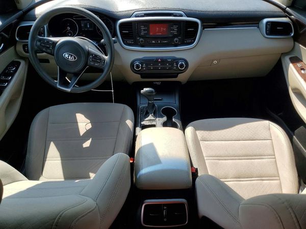 2016 KIA SORENTO L / LX