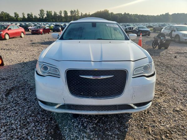 2018 CHRYSLER 300