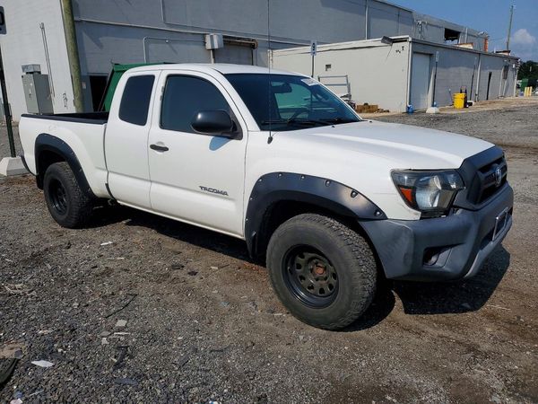 2015 TOYOTA TACOMA Delux Grade