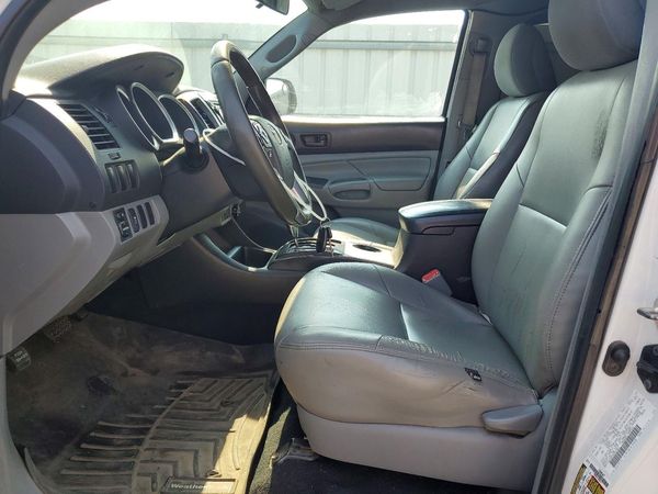 2015 TOYOTA TACOMA Delux Grade
