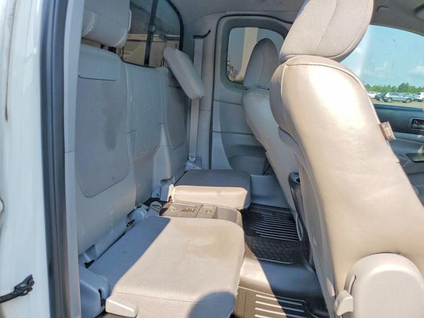 2015 TOYOTA TACOMA Delux Grade