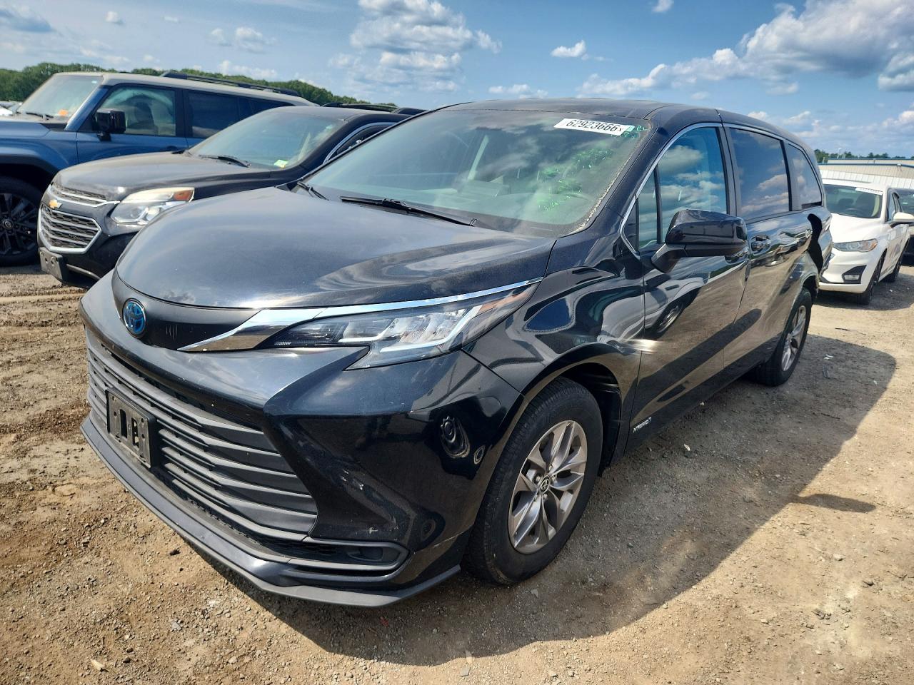 2021 TOYOTA SIENNA LE