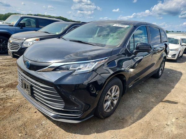 2021 TOYOTA SIENNA LE