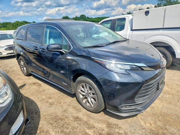 2021 TOYOTA SIENNA LE