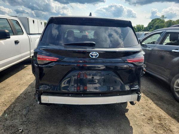 2021 TOYOTA SIENNA LE