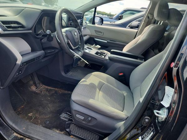 2021 TOYOTA SIENNA LE