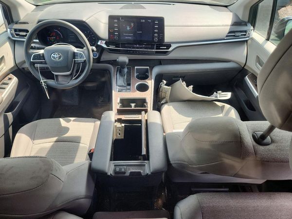 2021 TOYOTA SIENNA LE