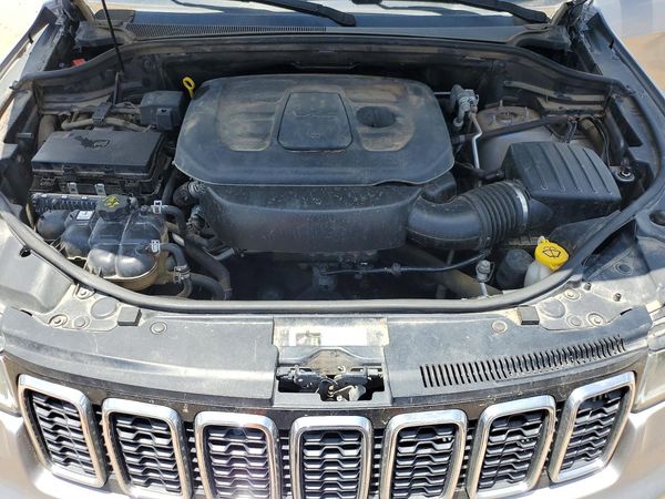 2020 JEEP CHEROKEE Limited — Engine bay