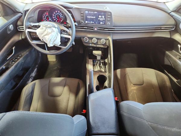 2022 HYUNDAI ELANTRA SE