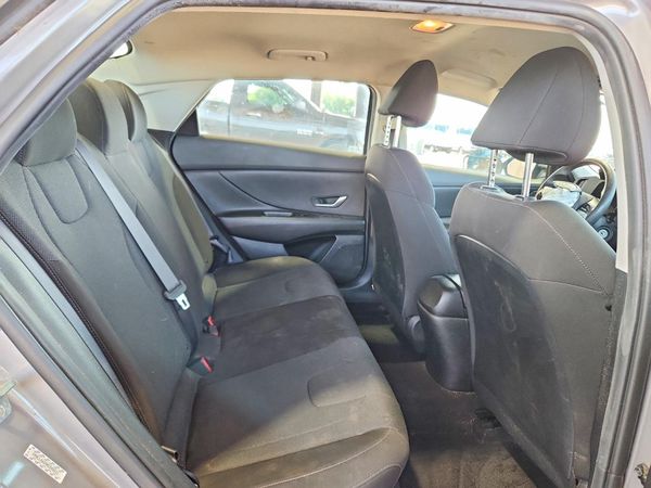 2022 HYUNDAI ELANTRA SE
