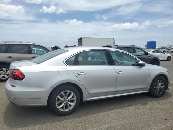 2017 VOLKSWAGEN PASSAT