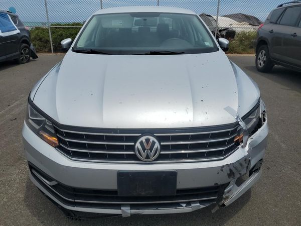 2017 VOLKSWAGEN PASSAT