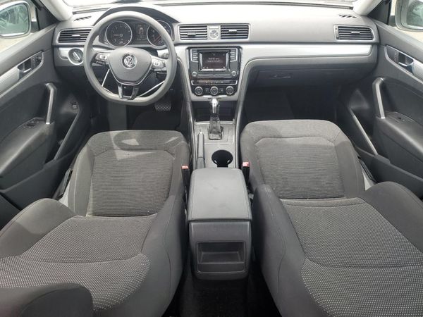 2017 VOLKSWAGEN PASSAT